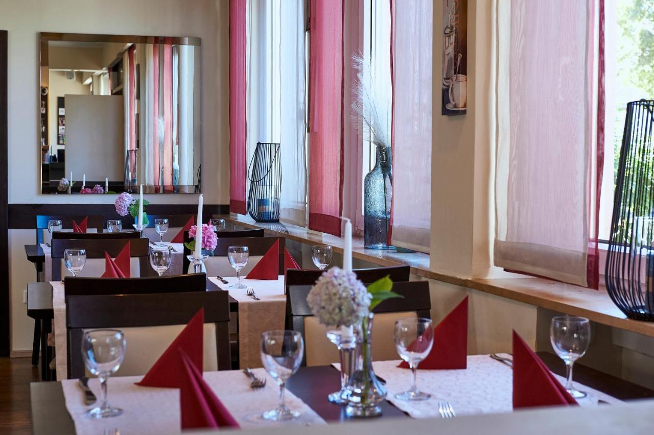 Hotel Restaurant Lindenhof Biblis Екстериор снимка